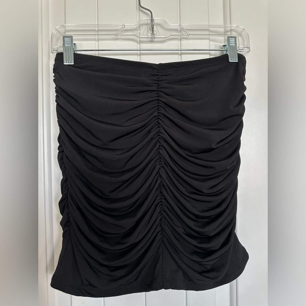 Black Mini Skirt-Size medium - Picture 2 of 4